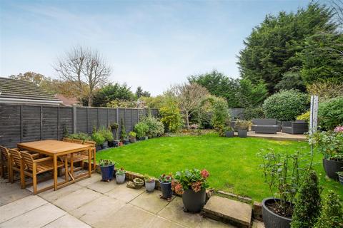 4 Langdale Drive, Ascot, SL5 8TQ