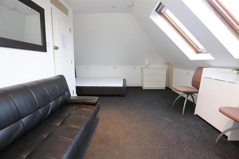 Studio to rent, Dyke Road, Brighton