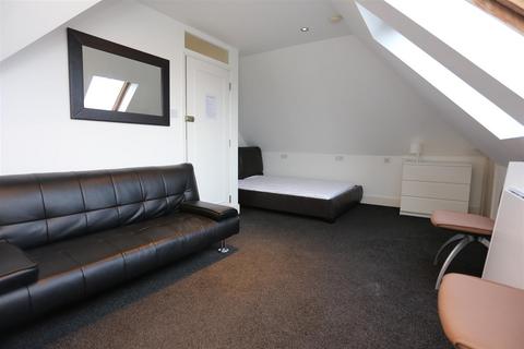 Studio to rent, Dyke Road, Brighton