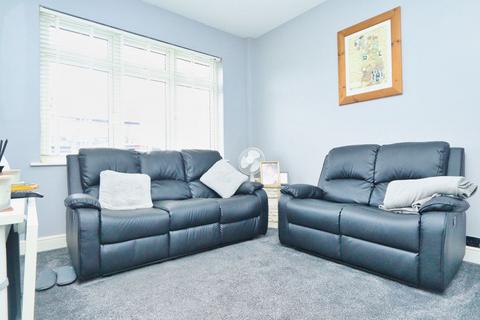 1 bedroom maisonette for sale, Collier Row Road, Collier Row, Romford, Essex, RM5 2AT