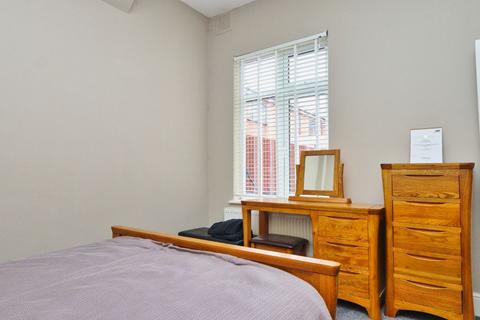 1 bedroom maisonette for sale, Collier Row Road, Collier Row, Romford, Essex, RM5 2AT