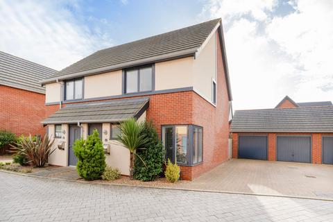 2 bedroom semi-detached house for sale, Lurkins Crescent, Norwich