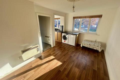 1 bedroom flat for sale, Howard Close, Waltham Abbey