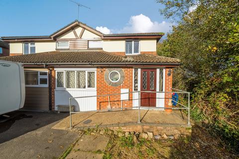 3 bedroom semi-detached house for sale, Clayhill Close, Waltham Chase, SO32