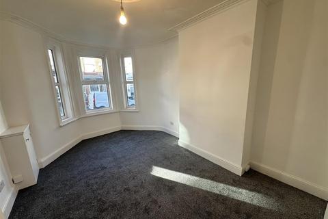 3 bedroom terraced house to rent, Mount Grove Birkenhead