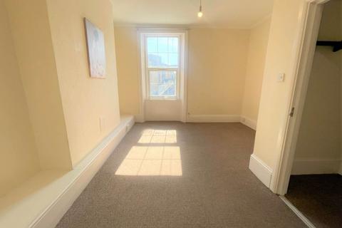 2 bedroom flat to rent, High Street, Bognor Regis, East Sussex