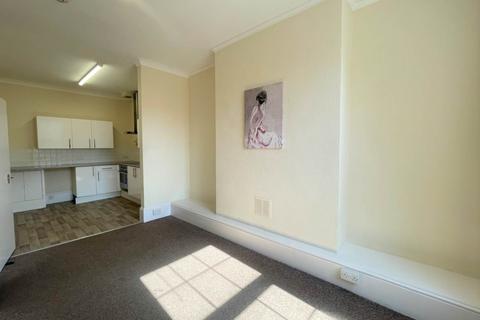 2 bedroom flat to rent, High Street, Bognor Regis, East Sussex