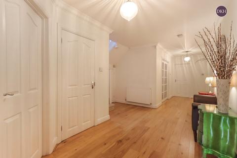 4 bedroom detached house for sale, Stratford Road, Watford WD17