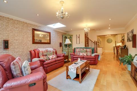 4 bedroom semi-detached house for sale, Obelisk Road, Woolston