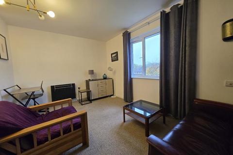 1 bedroom flat to rent, Cornell Court, Enfield, EN3