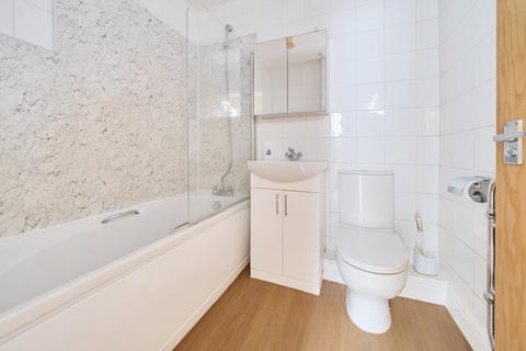 2 bedroom flat for sale, Victoria Road North, Hampshire PO5