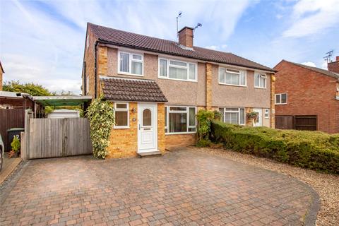 3 bedroom semi-detached house to rent, Barrs Road, Taplow SL6