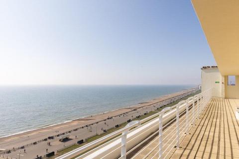 2 bedroom apartment to rent, Embassy Court, Brighton BN1