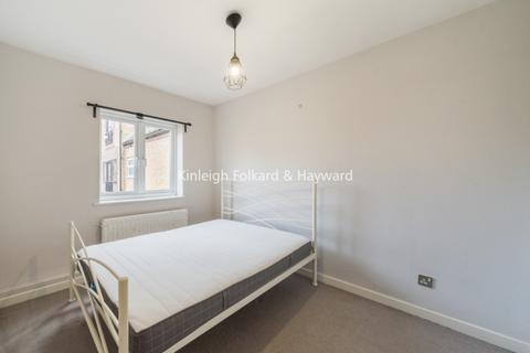 2 bedroom house to rent, Trafalgar Close London SE16