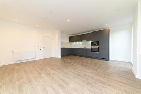 3 bedroom flat to rent, Ridgeway View, London