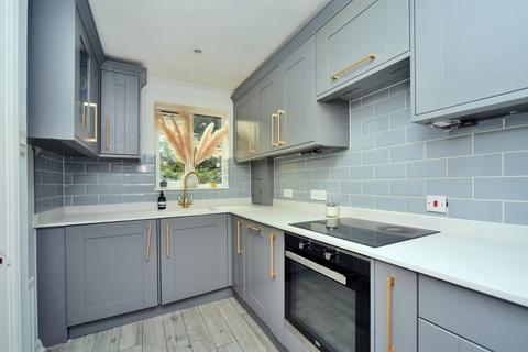 2 bedroom terraced house for sale, The Retreat, Cheam Common Road, Worcester Park, KT4