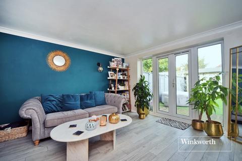 8 The Retreat, Worcester Park, KT4 8SU