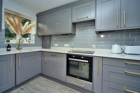 8 The Retreat, Worcester Park, KT4 8SU