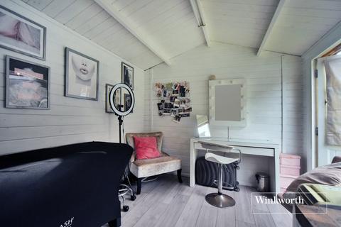 8 The Retreat, Worcester Park, KT4 8SU