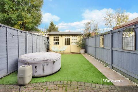 8 The Retreat, Worcester Park, KT4 8SU