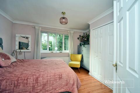 8 The Retreat, Worcester Park, KT4 8SU