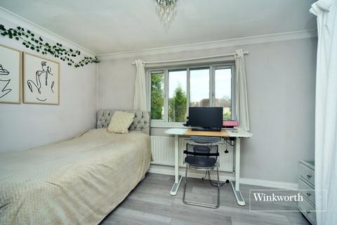 8 The Retreat, Worcester Park, KT4 8SU