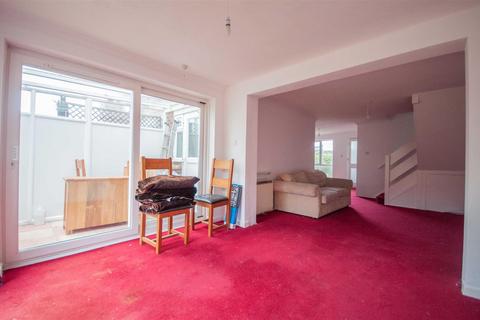 3 bedroom end of terrace house to rent, Candytuft Road, Springfield, Chelmsford