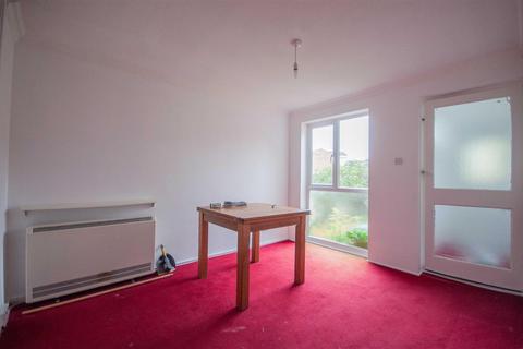 3 bedroom end of terrace house to rent, Candytuft Road, Springfield, Chelmsford