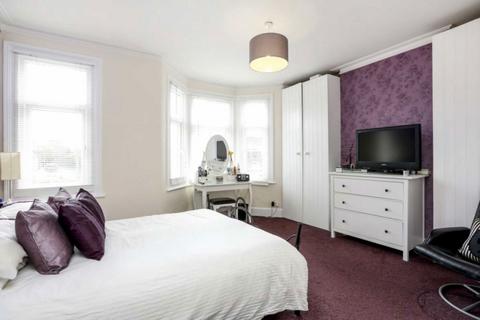 3 bedroom terraced house for sale, Wimbledon Road, London SW17