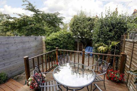 28 Wimbledon Road, London, SW17 0UQ