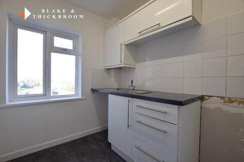 2 bedroom flat to rent, Oulton Hall, Marine Parade East, Clacton-on-Sea