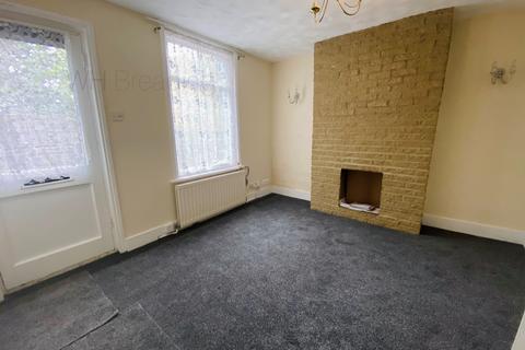 2 bedroom house to rent, Dorset Place, Faversham ME13