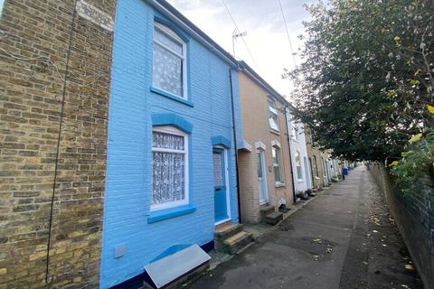 2 bedroom house to rent, Dorset Place, Faversham ME13