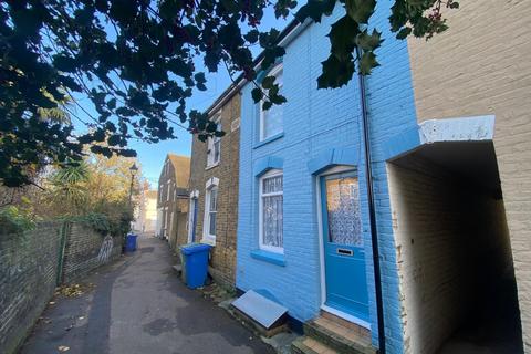 2 bedroom house to rent, Dorset Place, Faversham ME13