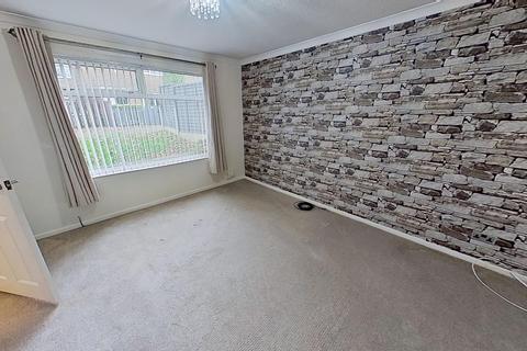 3 bedroom house to rent, Rosefield Parade, Bramley, Leeds