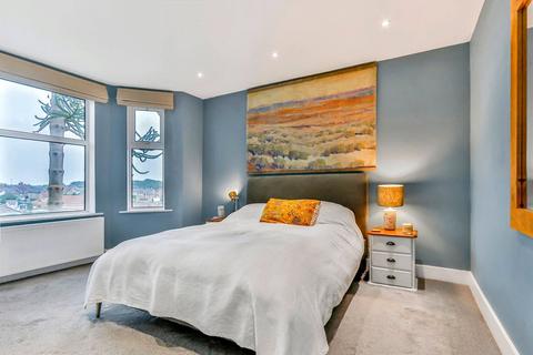 7 Crescent Road, Poole, BH14 9AS
