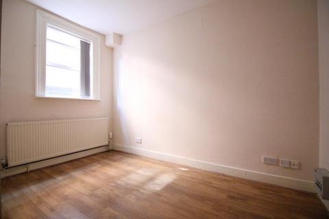 Studio to rent, Lady Margaret Road, Southall