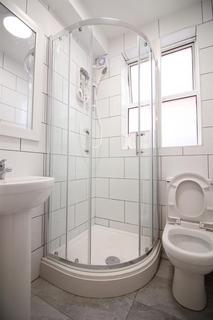 Studio to rent, Lady Margaret Road, Southall