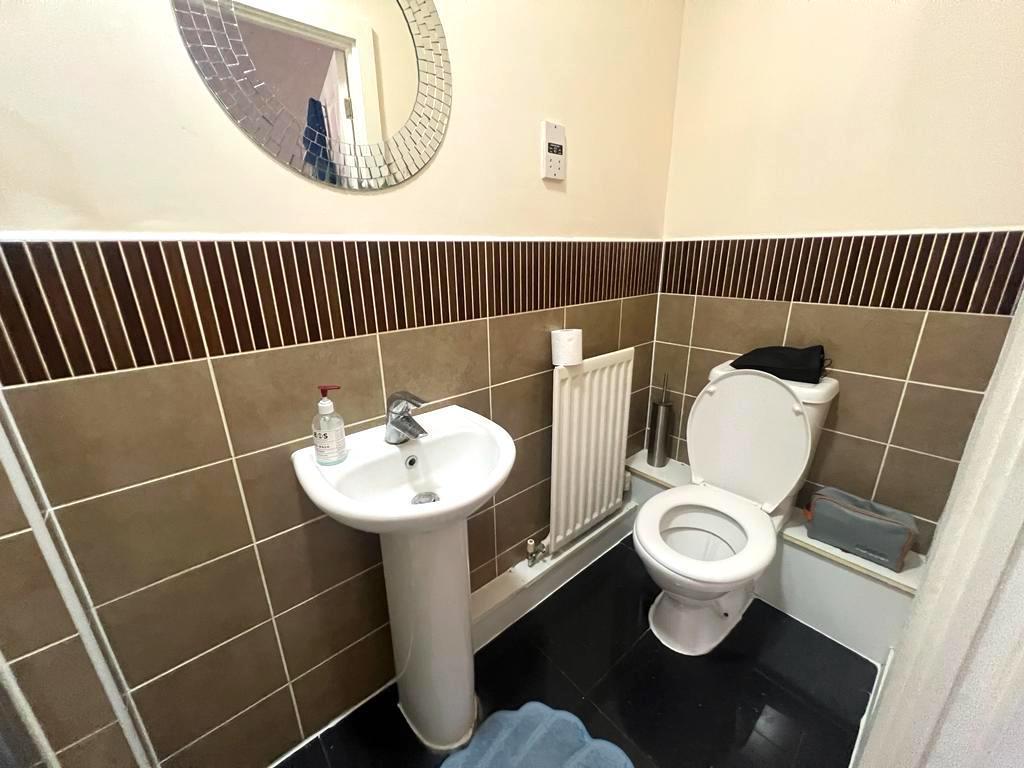 Bathroom 3.jpeg