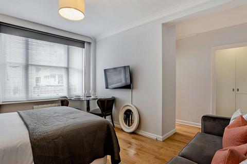 Studio to rent, London W1J