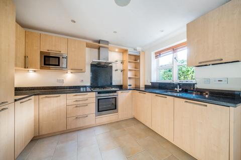 2 bedroom flat for sale, High Street, Haslemere, Surrey, GU27