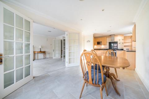 2 bedroom flat for sale, High Street, Haslemere, Surrey, GU27