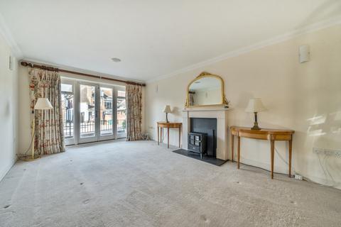 2 bedroom flat for sale, High Street, Haslemere, Surrey, GU27