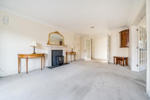 2 bedroom flat for sale, High Street, Haslemere, Surrey, GU27