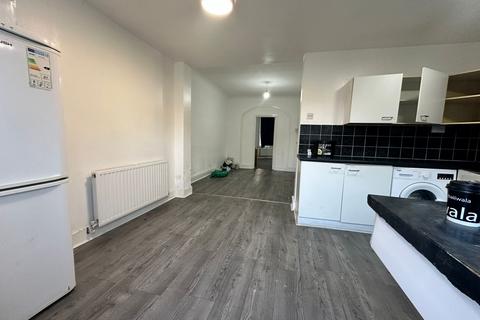 4 bedroom terraced house to rent, Walthamstow, E17