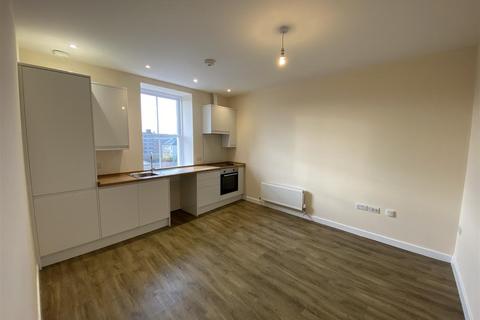 1 bedroom apartment to rent, South Street, Eastbourne BN21