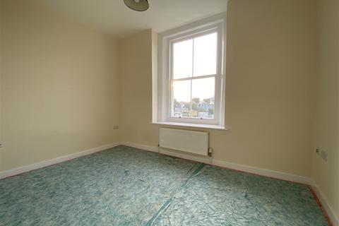 1 bedroom apartment to rent, South Street, Eastbourne BN21