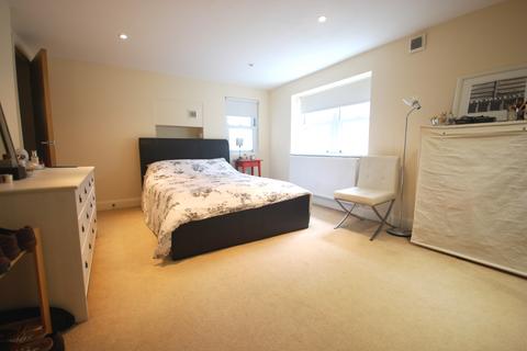 2 bedroom flat to rent, Oakwood Avenue Beckenham BR3