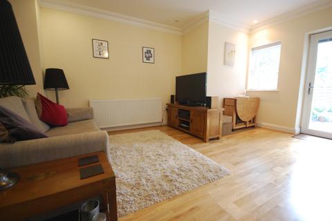 2 bedroom flat to rent, Oakwood Avenue Beckenham BR3