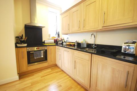 2 bedroom flat to rent, Oakwood Avenue Beckenham BR3